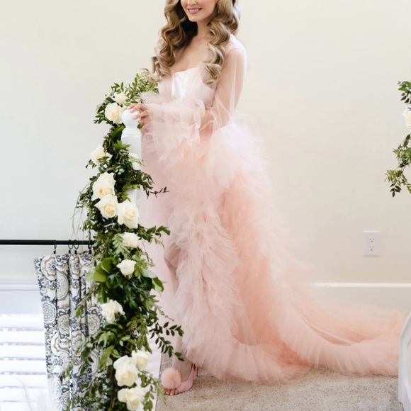 Elegant Pink Ruffled Robe - Picture 2 of 2